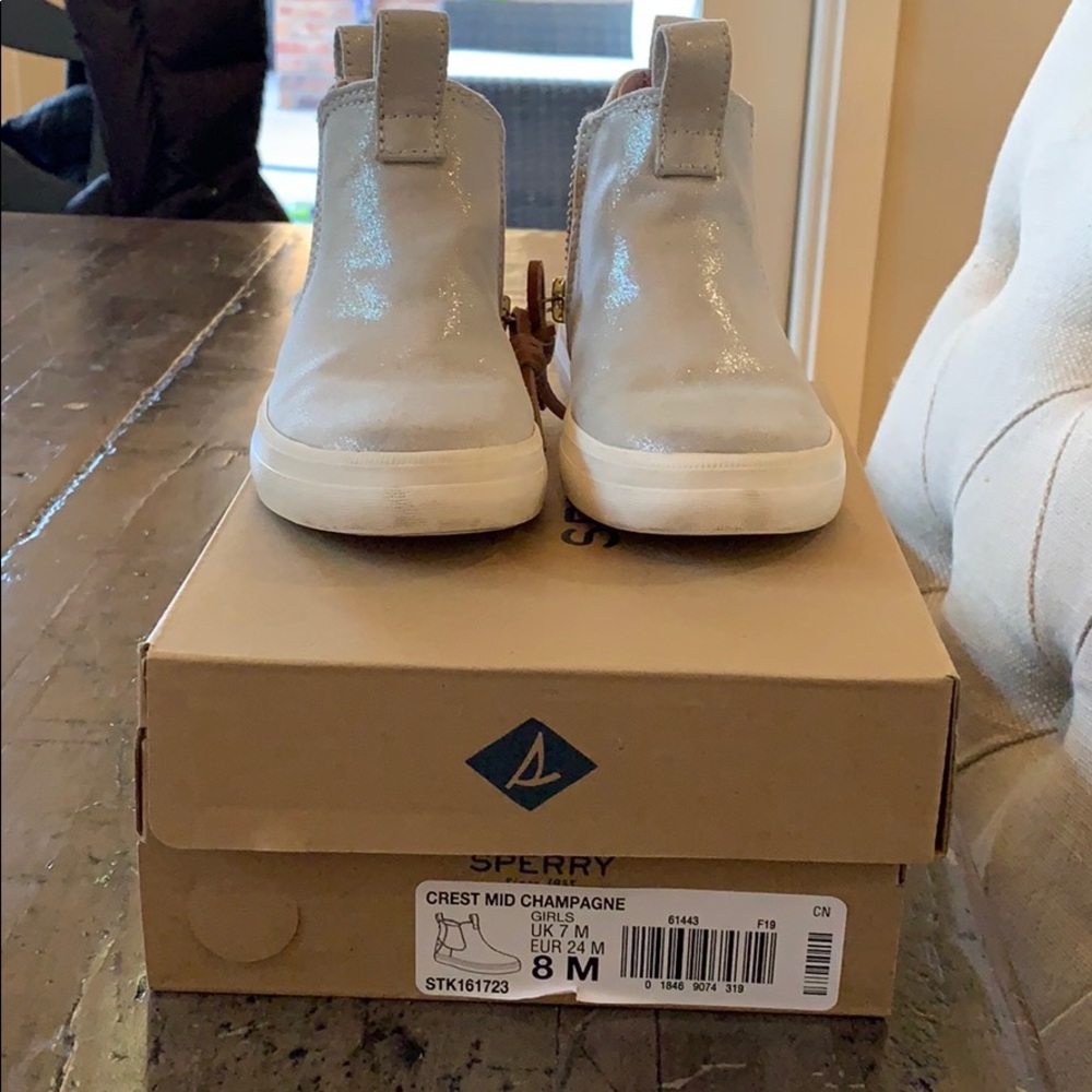 Sperry toddler girls size 8 crest Mid